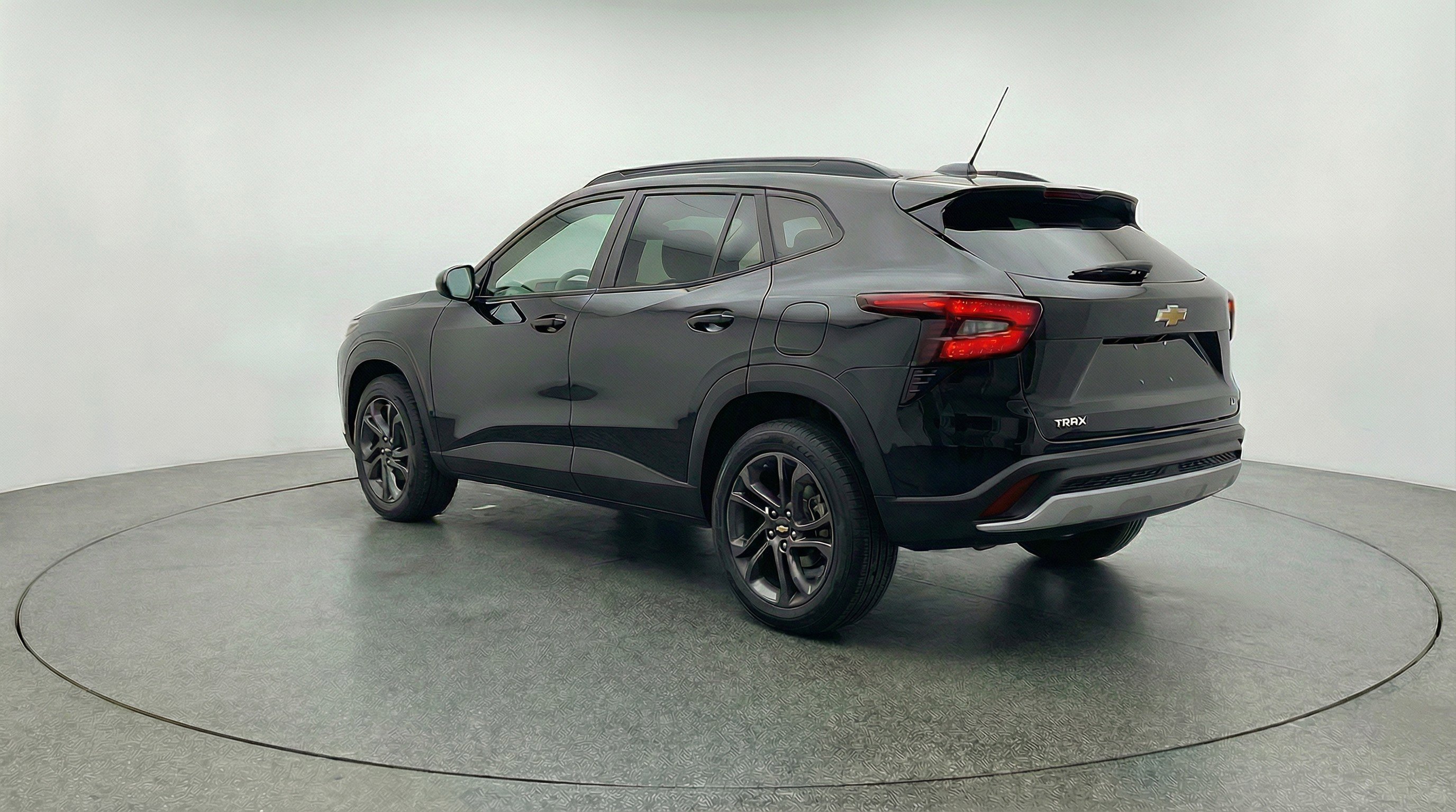 Used 2025 Chevrolet Trax LT w/ LT Convenience Package image 6