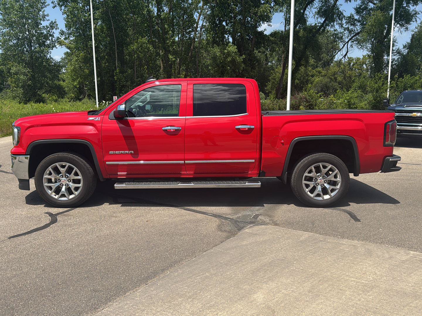 Used 2018 GMC Sierra 1500 SLT w/ SLT Premium Package AWD/4WD image 2