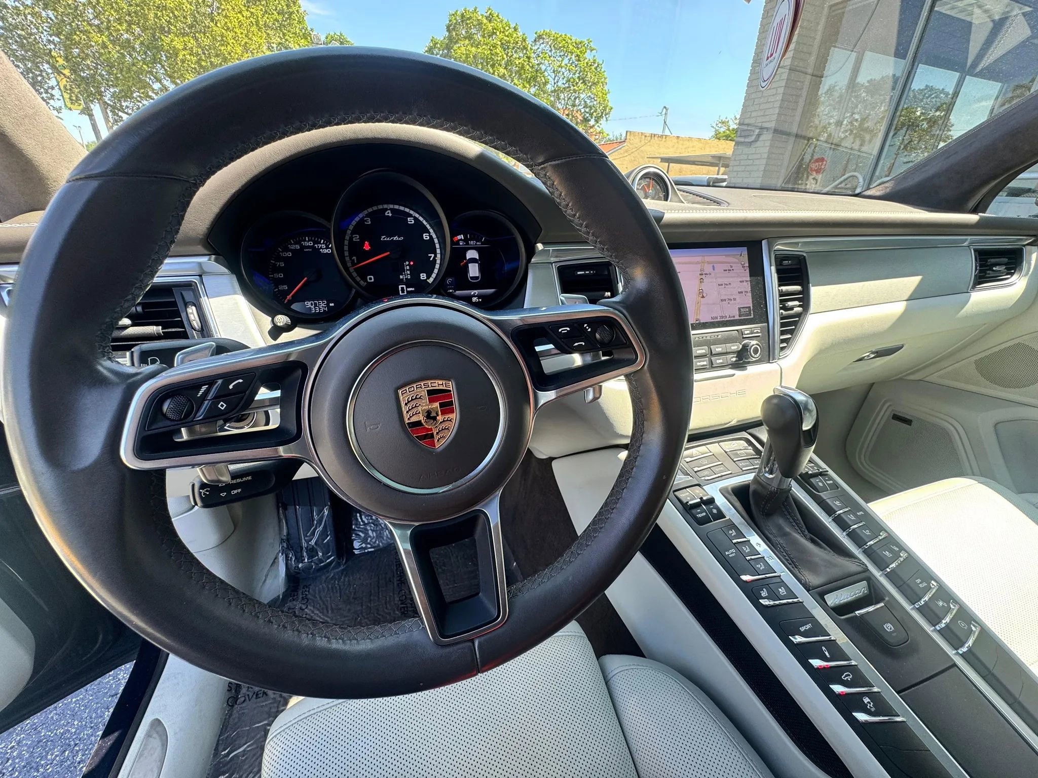 Used 2017 Porsche Macan Turbo AWD/4WD image 25
