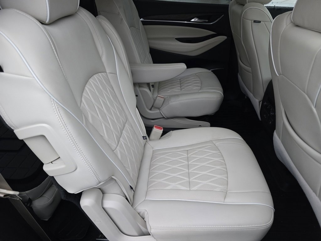 Used 2024 Buick Enclave Avenir image 33