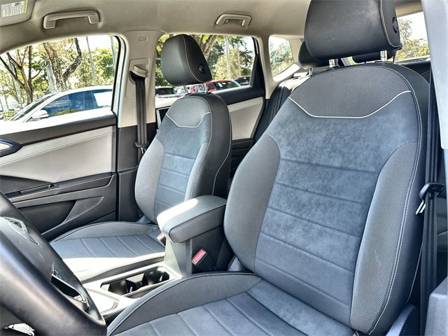 Used 2024 Volkswagen Taos SE image 13