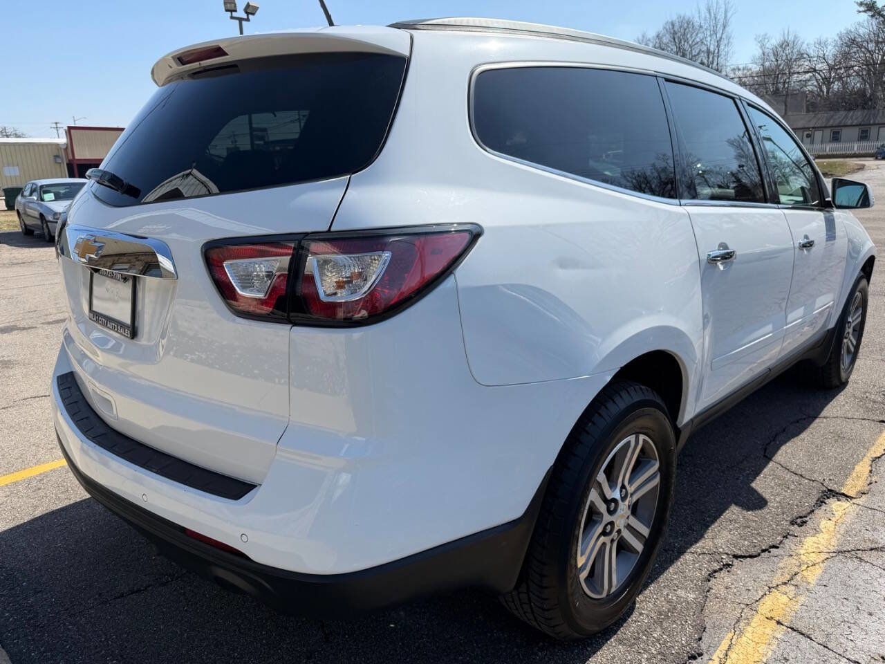 Used 2017 Chevrolet Traverse LT FWD image 3