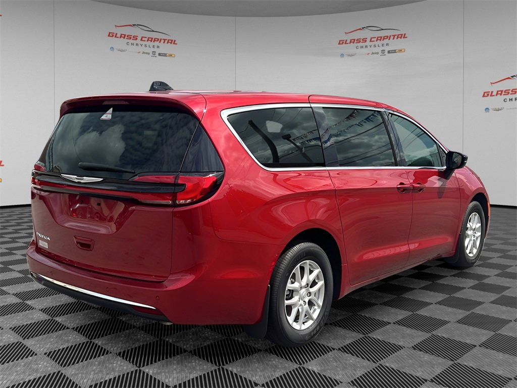 New 2025 Chrysler Pacifica Select image 5