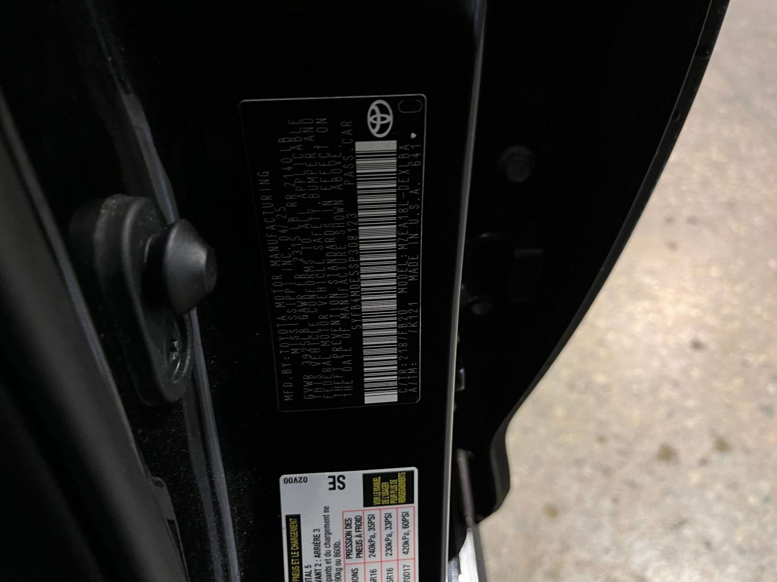 Used 2025 Toyota Corolla LE image 28