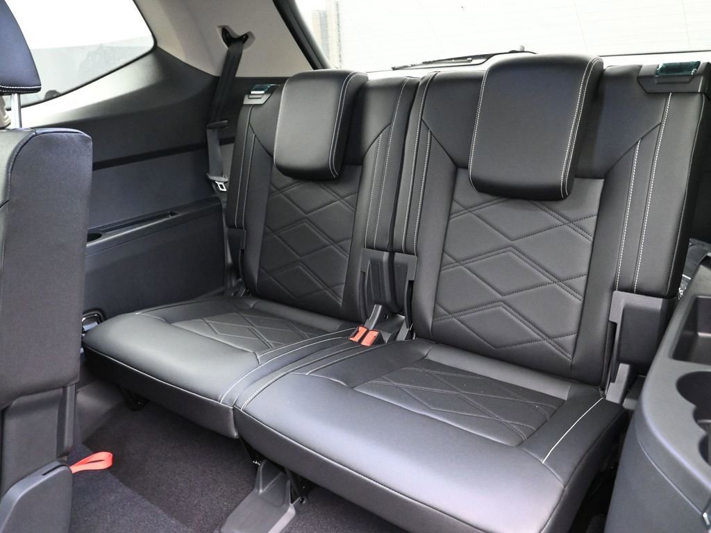 New 2026 Volkswagen Atlas SE image 13