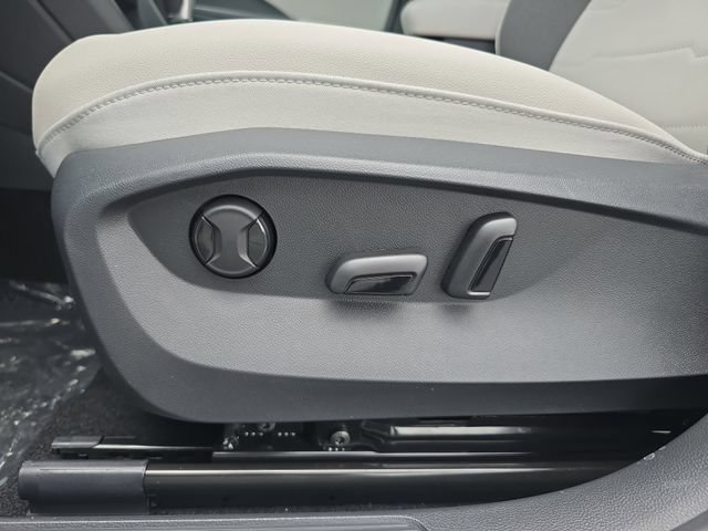 Used 2025 Volkswagen Taos SE AWD/4WD image 28