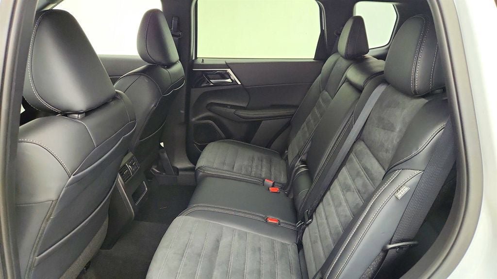 Used 2024 Mitsubishi Outlander SE Black Edition AWD/4WD image 21
