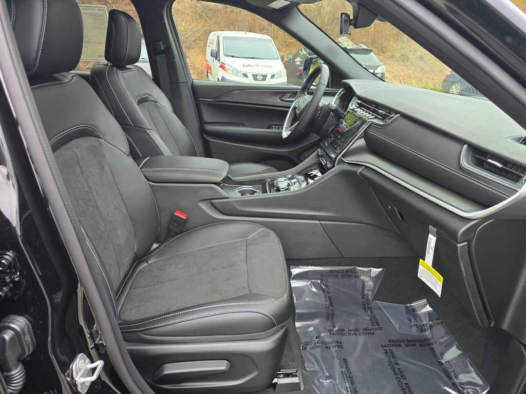 New 2025 Jeep Grand Cherokee L Altitude image 27