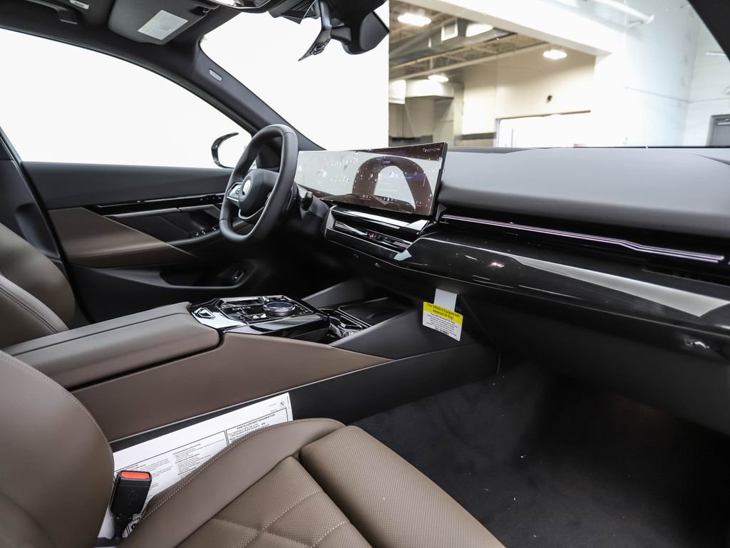 Certified 2025 BMW 530i xDrive w/ Premium Package image 28