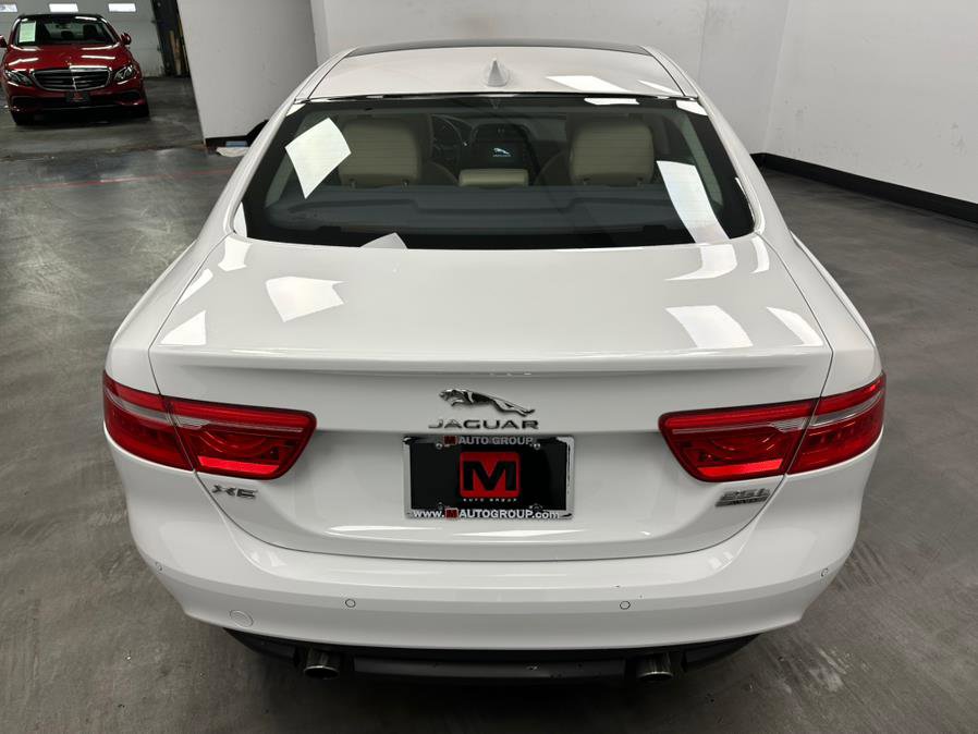 Used 2018 Jaguar XE Premium image 5