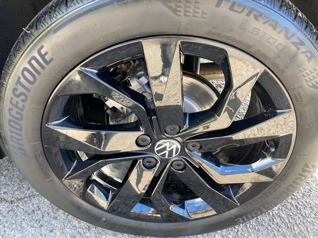 Used 2023 Volkswagen Taos SE w/ Panoramic Sunroof Package image 30