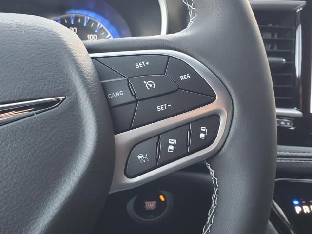 New 2026 Chrysler Pacifica Select image 14