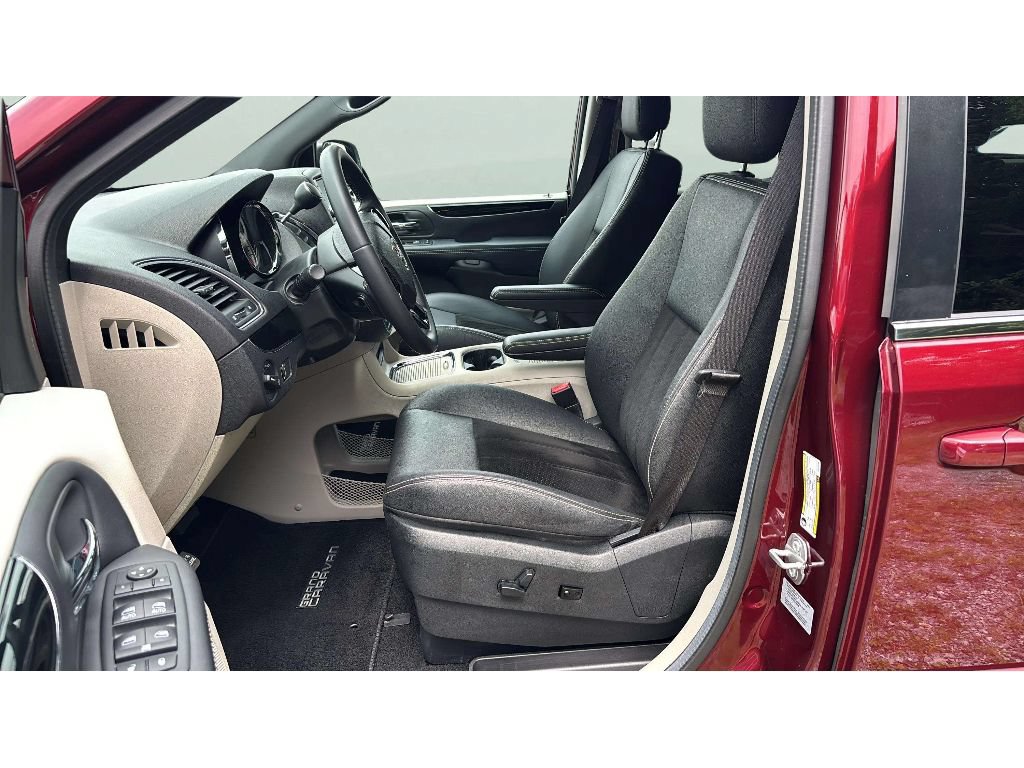 Used 2017 Dodge Grand Caravan SXT FWD image 11
