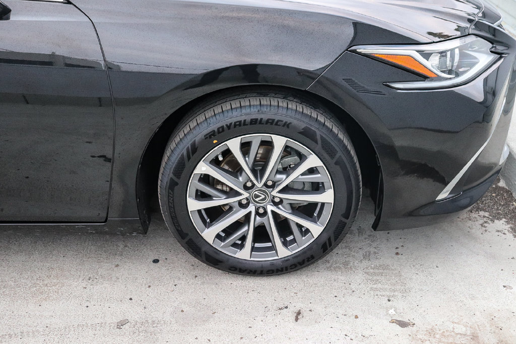 Used 2024 Lexus ES 350 FWD image 11