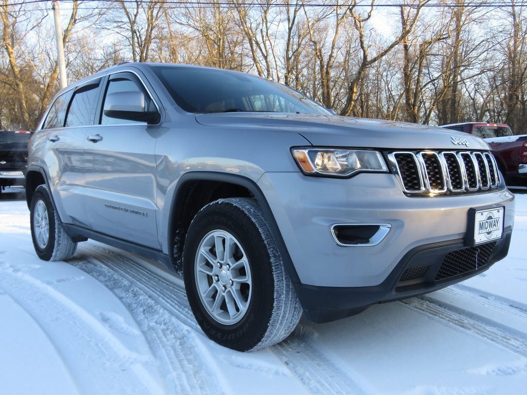 Used 2019 Jeep Grand Cherokee Laredo image 3