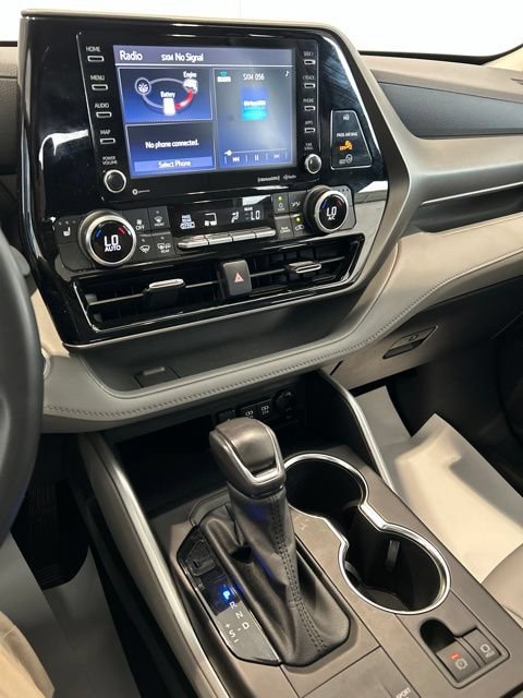 Used 2021 Toyota Highlander XLE AWD/4WD image 13
