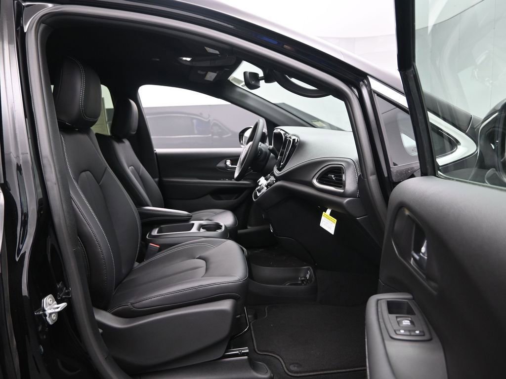 New 2026 Chrysler Pacifica Select AWD/4WD image 27