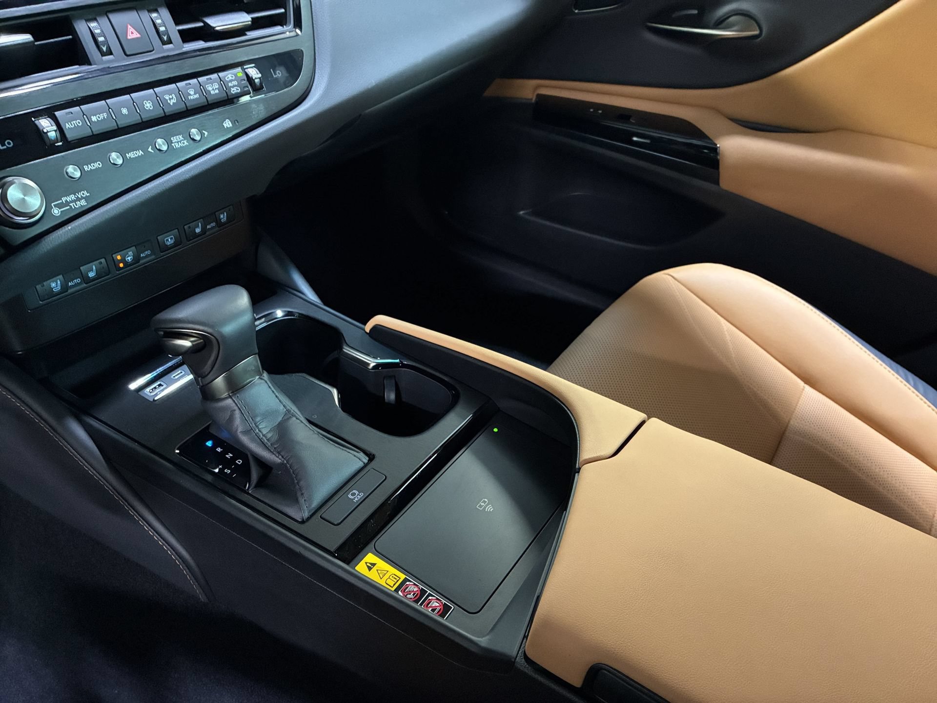 Used 2025 Lexus ES 350 Ultra Luxury w/ Accessory Package (Z1) FWD image 25
