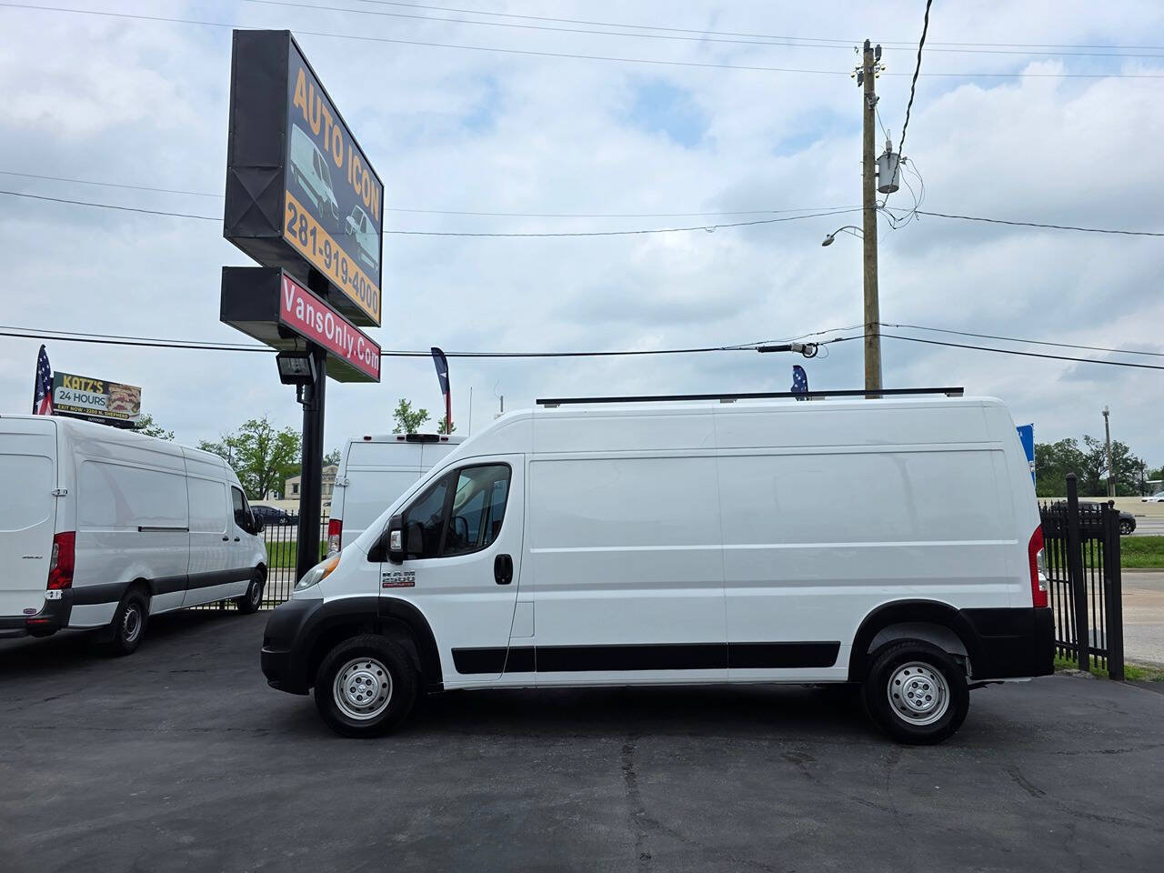 Used 2020 RAM ProMaster 2500 w/ Premium Appearance Group FWD image 4