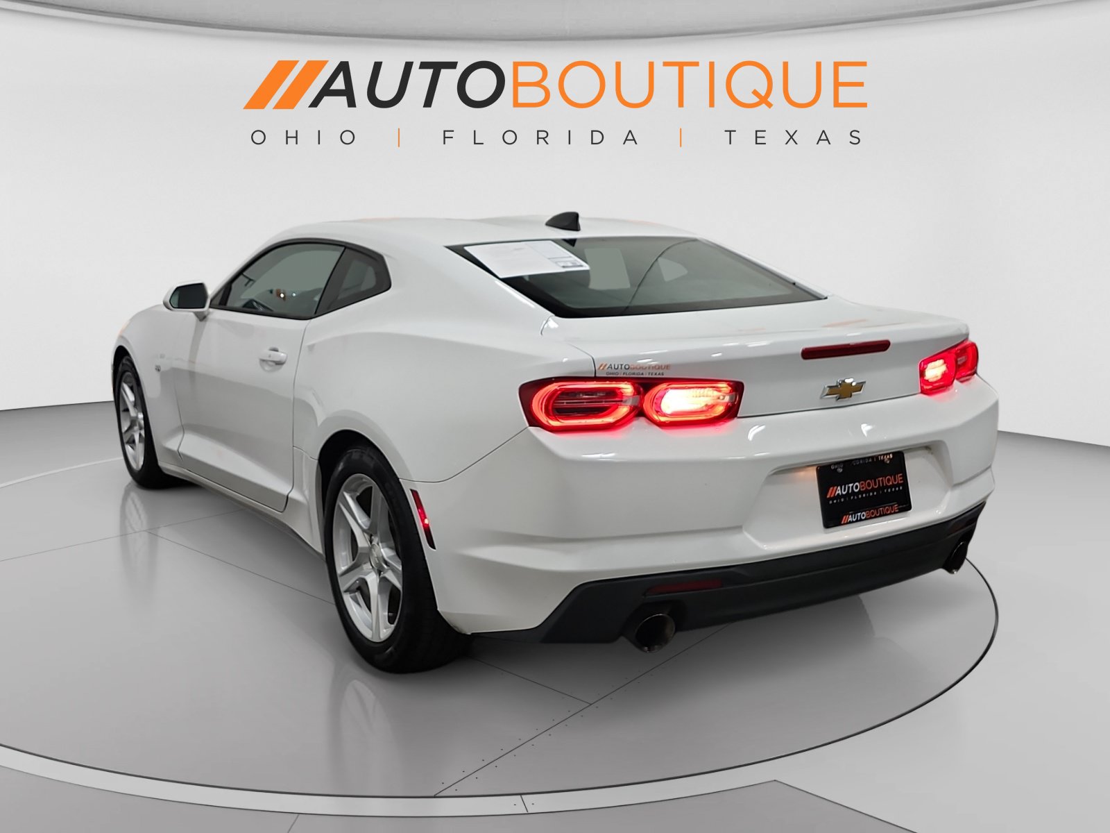 Used 2020 Chevrolet Camaro LT RWD image 3