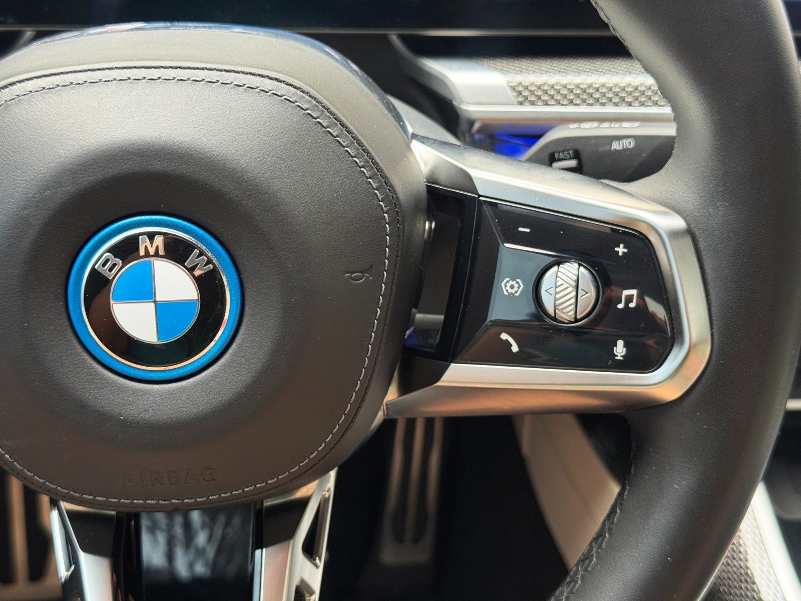 Used 2023 BMW i7 xDrive60 w/ Executive Package 2 AWD/4WD image 23