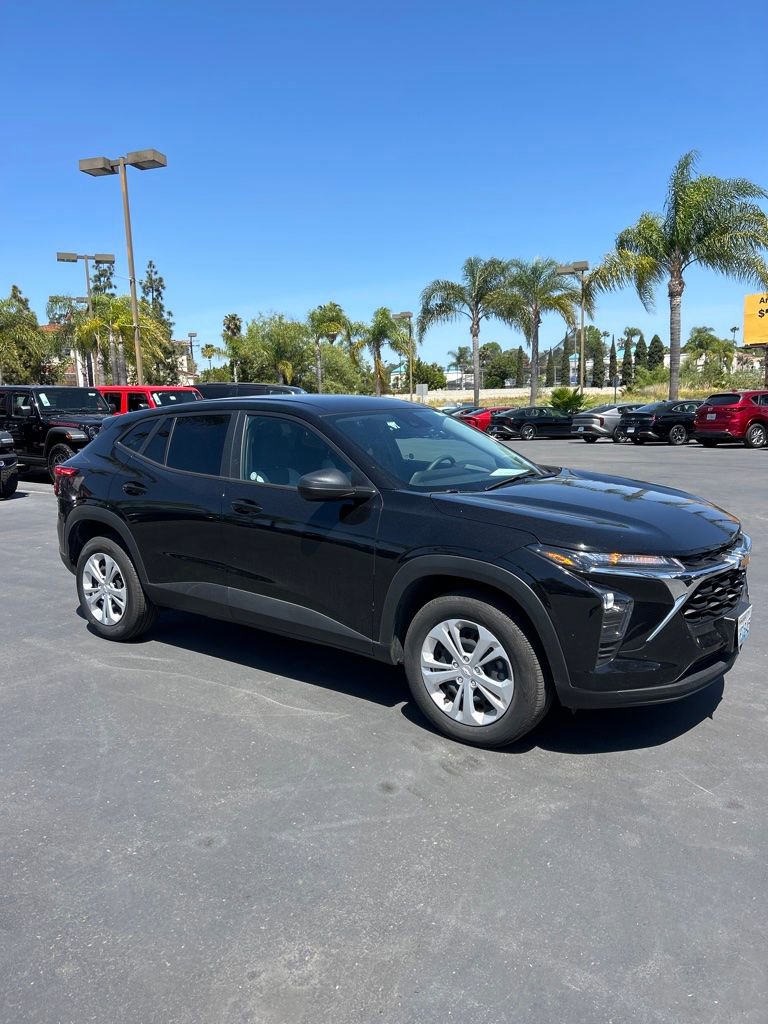 Used 2025 Chevrolet Trax LS image 5