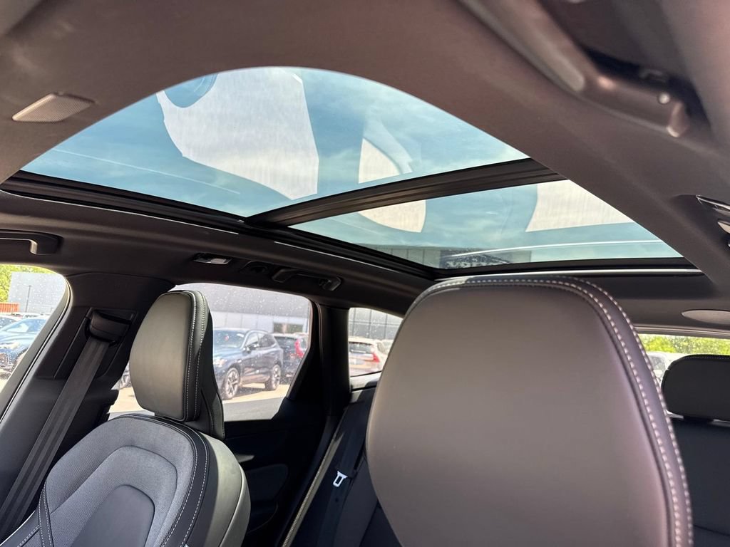 Certified 2023 Volvo XC60 B6 Ultimate w/ Climate Package AWD/4WD image 7