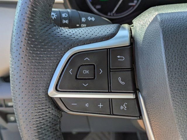 Used 2022 Toyota Sienna Limited image 23