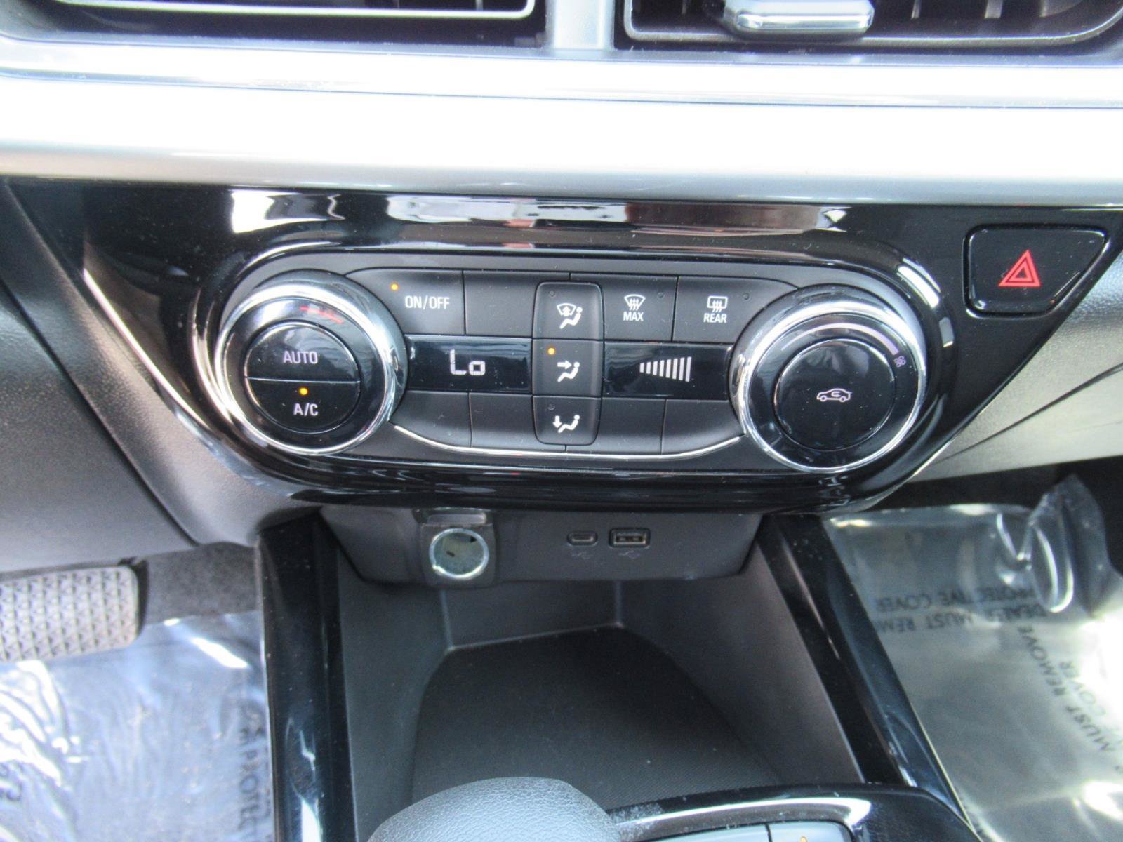 Certified 2024 Chevrolet Trax LT FWD image 23