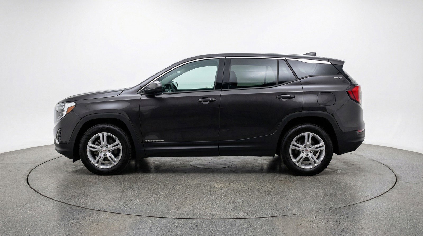Used 2024 GMC Terrain SLE image 5