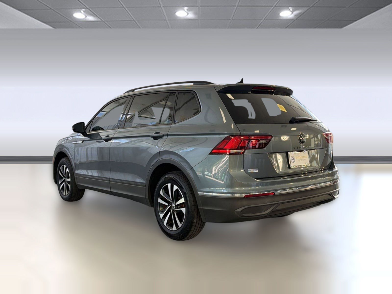 Used 2022 Volkswagen Tiguan S image 3