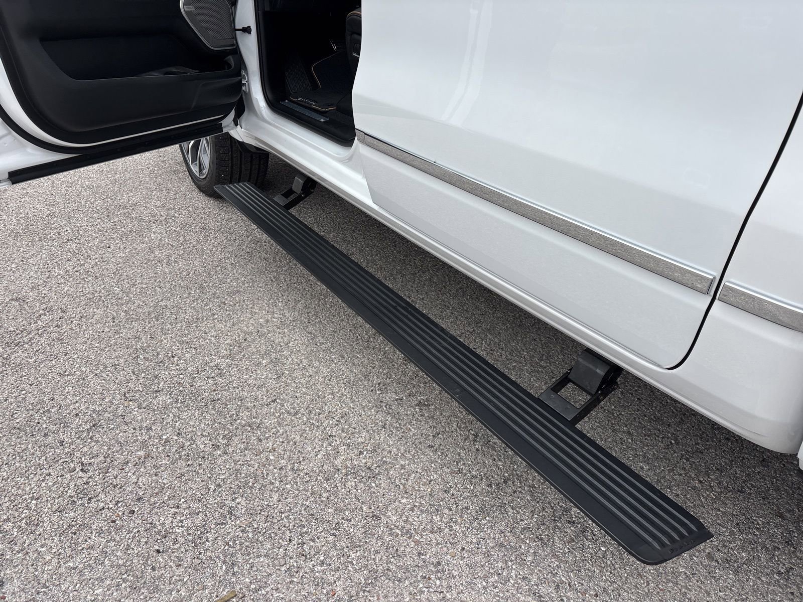 New 2026 RAM 1500 Tungsten w/ Trailer Tow Group AWD/4WD image 10