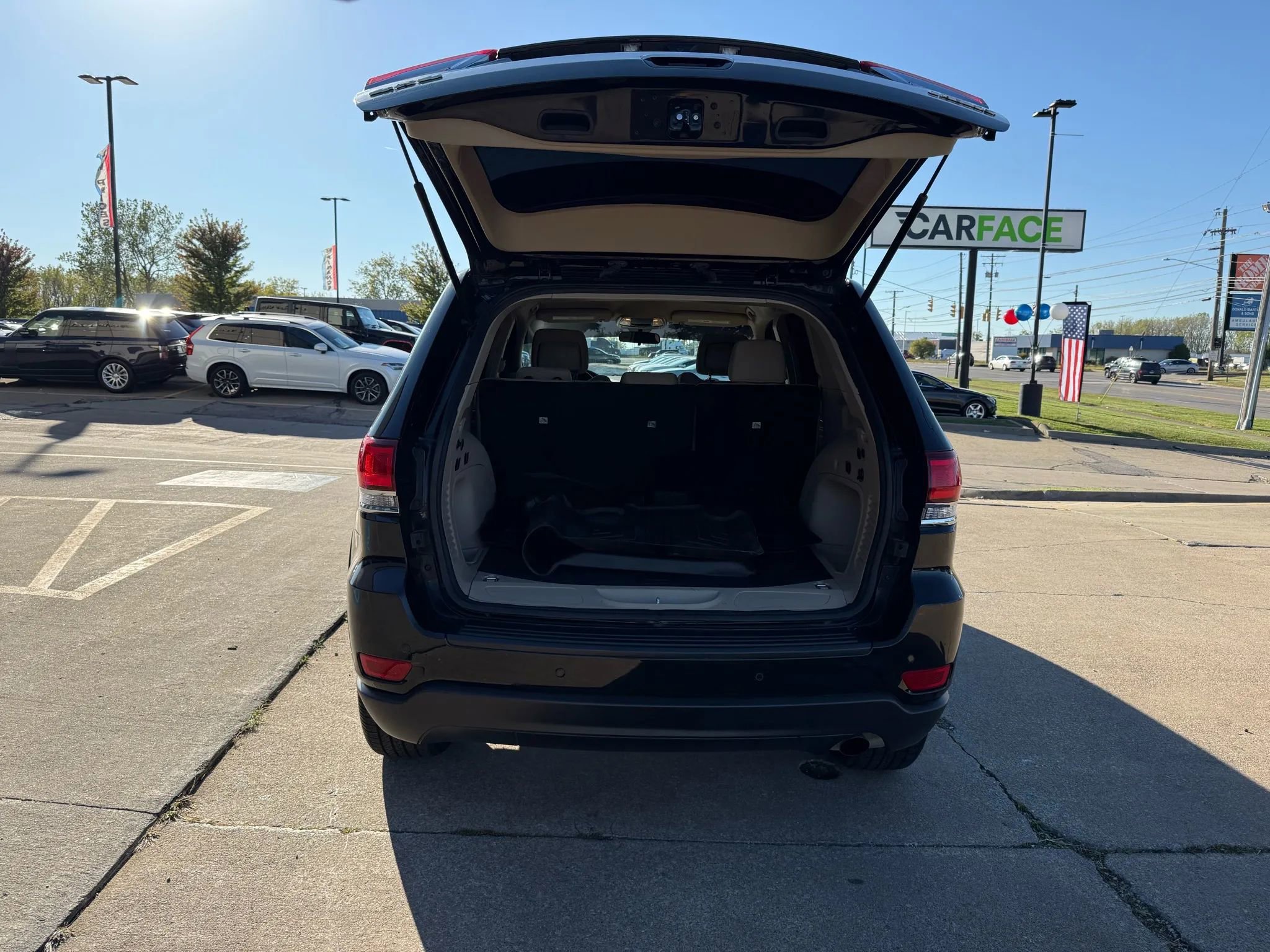 Used 2021 Jeep Grand Cherokee Laredo image 12