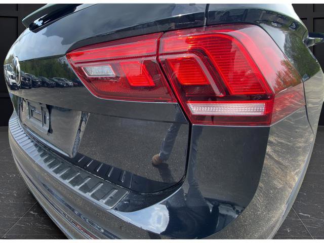 Used 2022 Volkswagen Tiguan SE R-Line AWD/4WD image 9