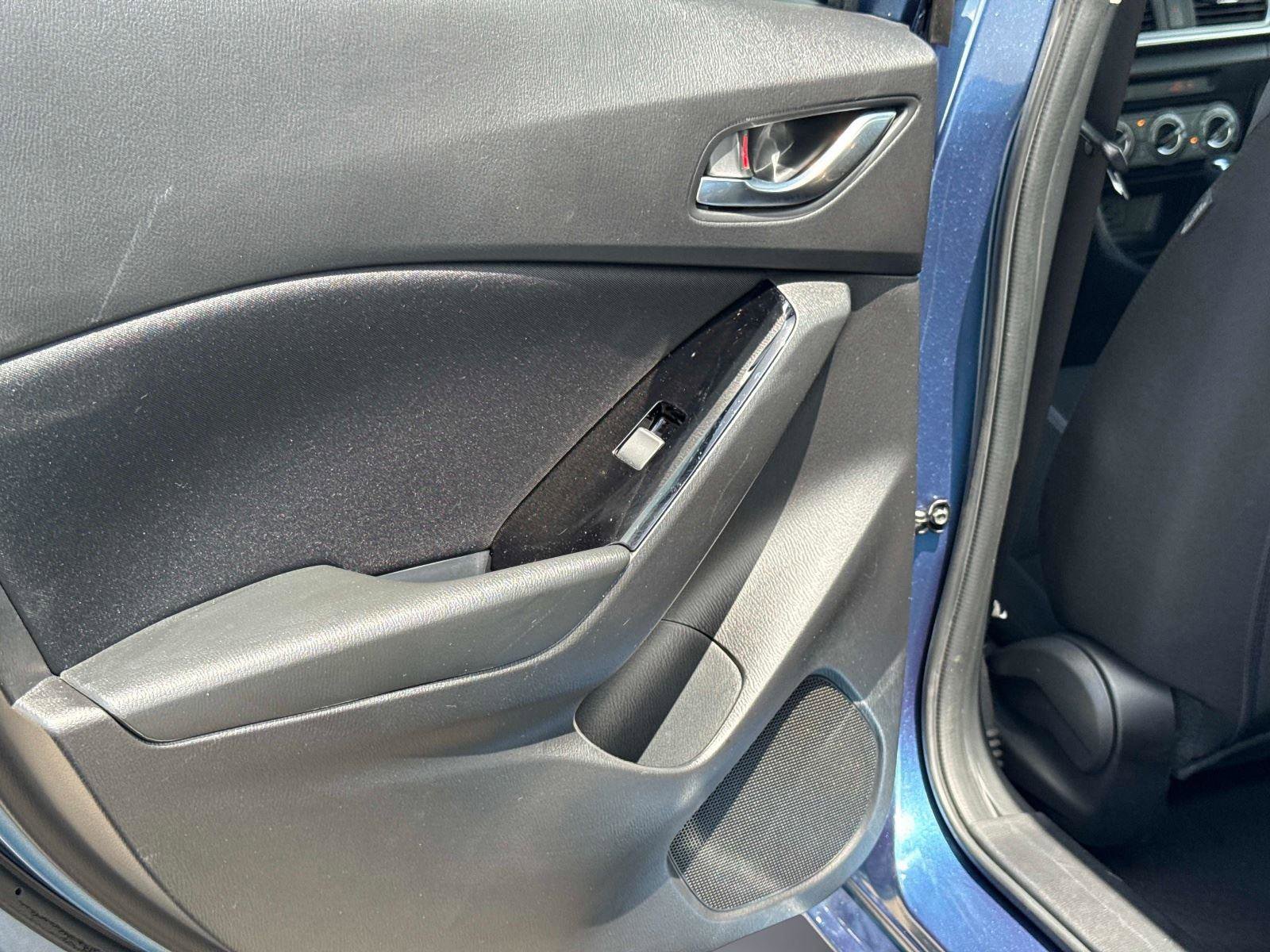 Used 2018 MAZDA MAZDA3 Sport w/ Preferred Equipment Package image 11