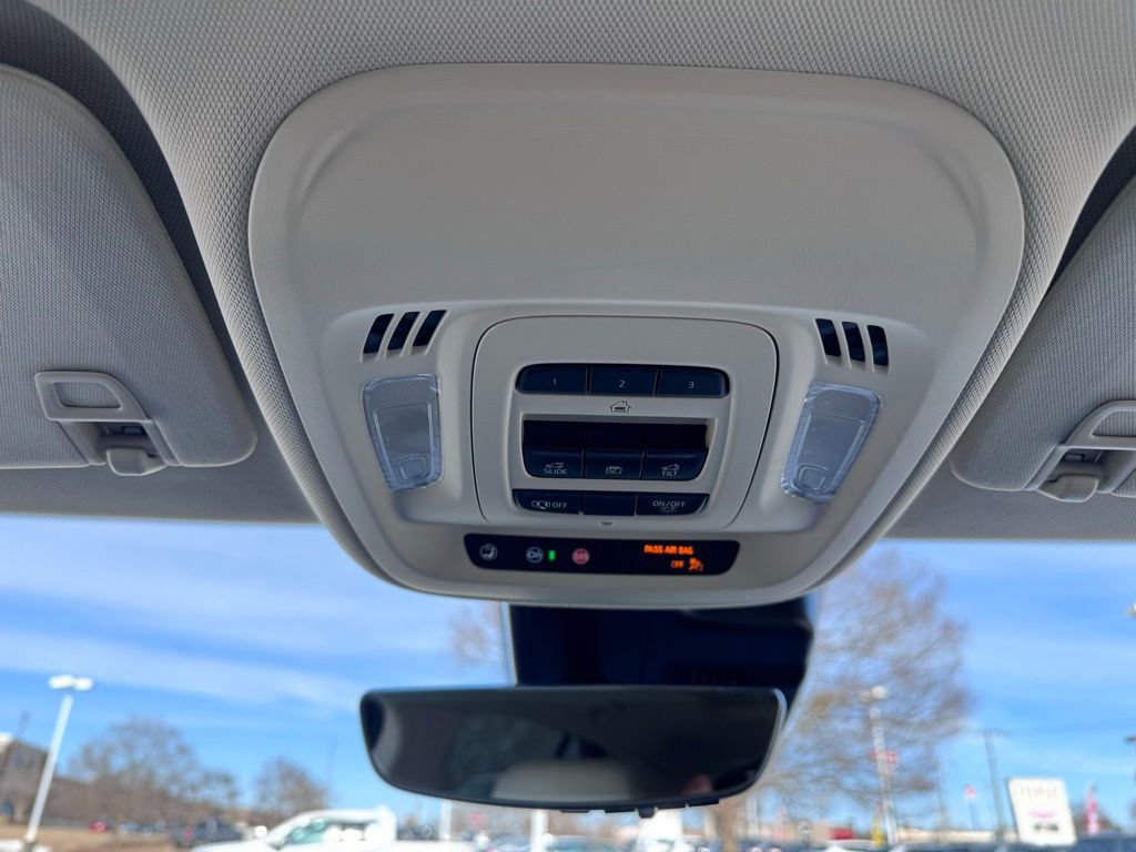 Used 2023 Buick Envision Avenir image 37