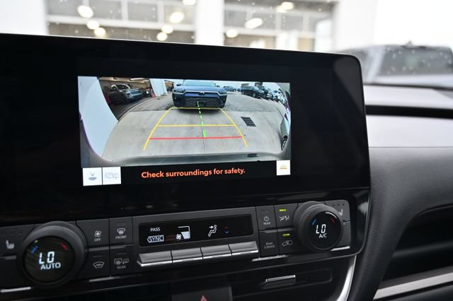 Used 2024 Toyota Grand Highlander AWD image 17