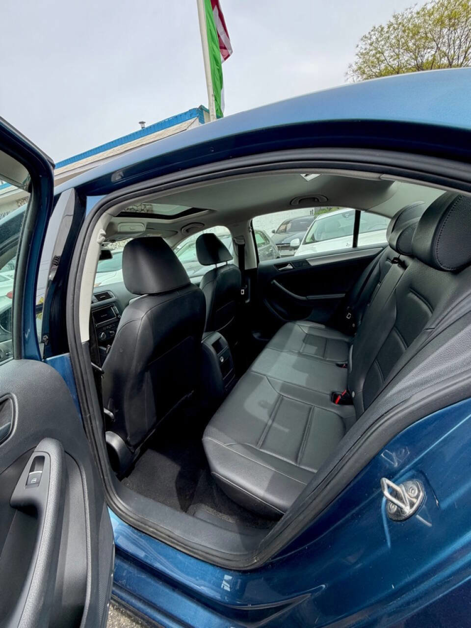 Used 2015 Volkswagen Jetta SE FWD image 13