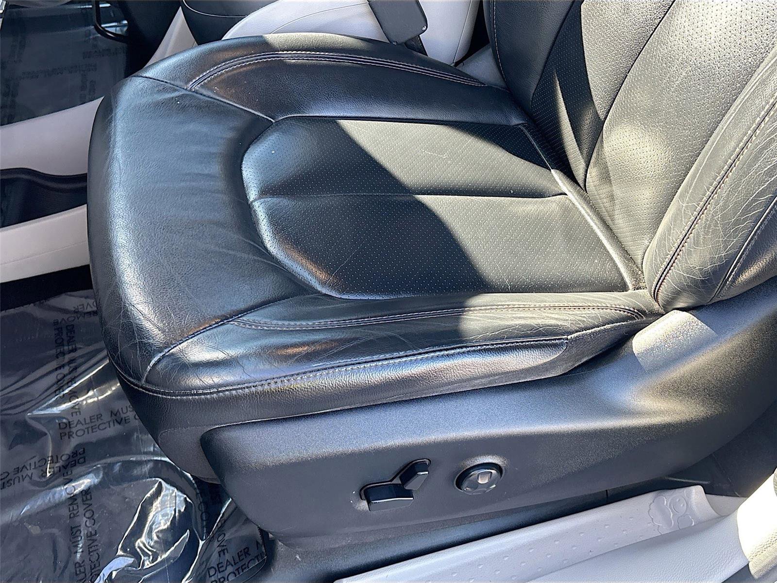 Used 2019 Chrysler Pacifica Touring-L image 19