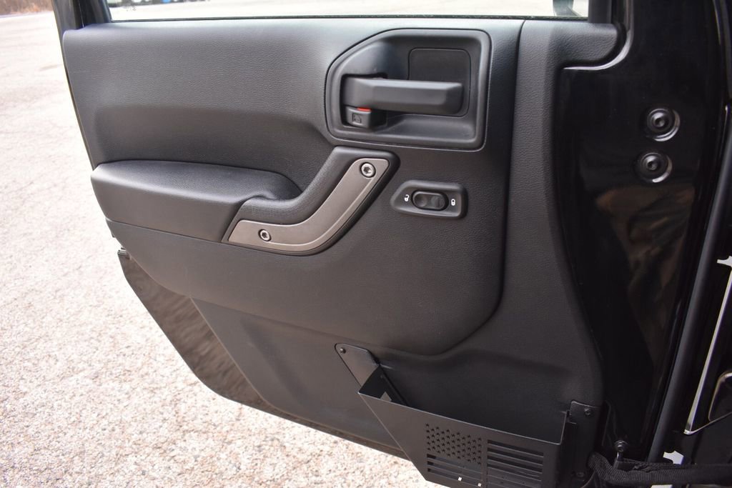 Used 2016 Jeep Wrangler Unlimited Sport w/ Quick Order Package 24S AWD/4WD image 31