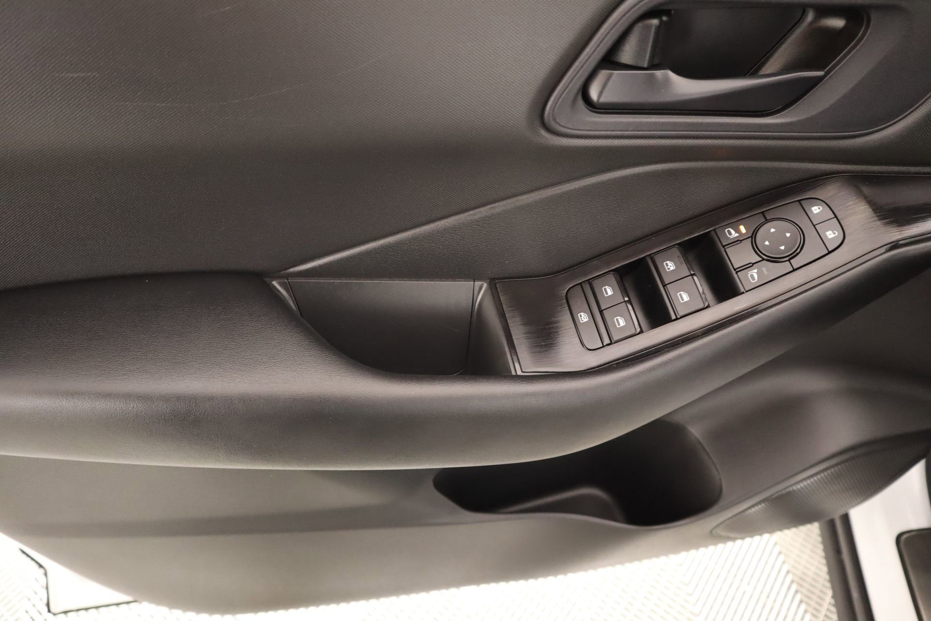 Used 2024 Nissan Rogue S image 14