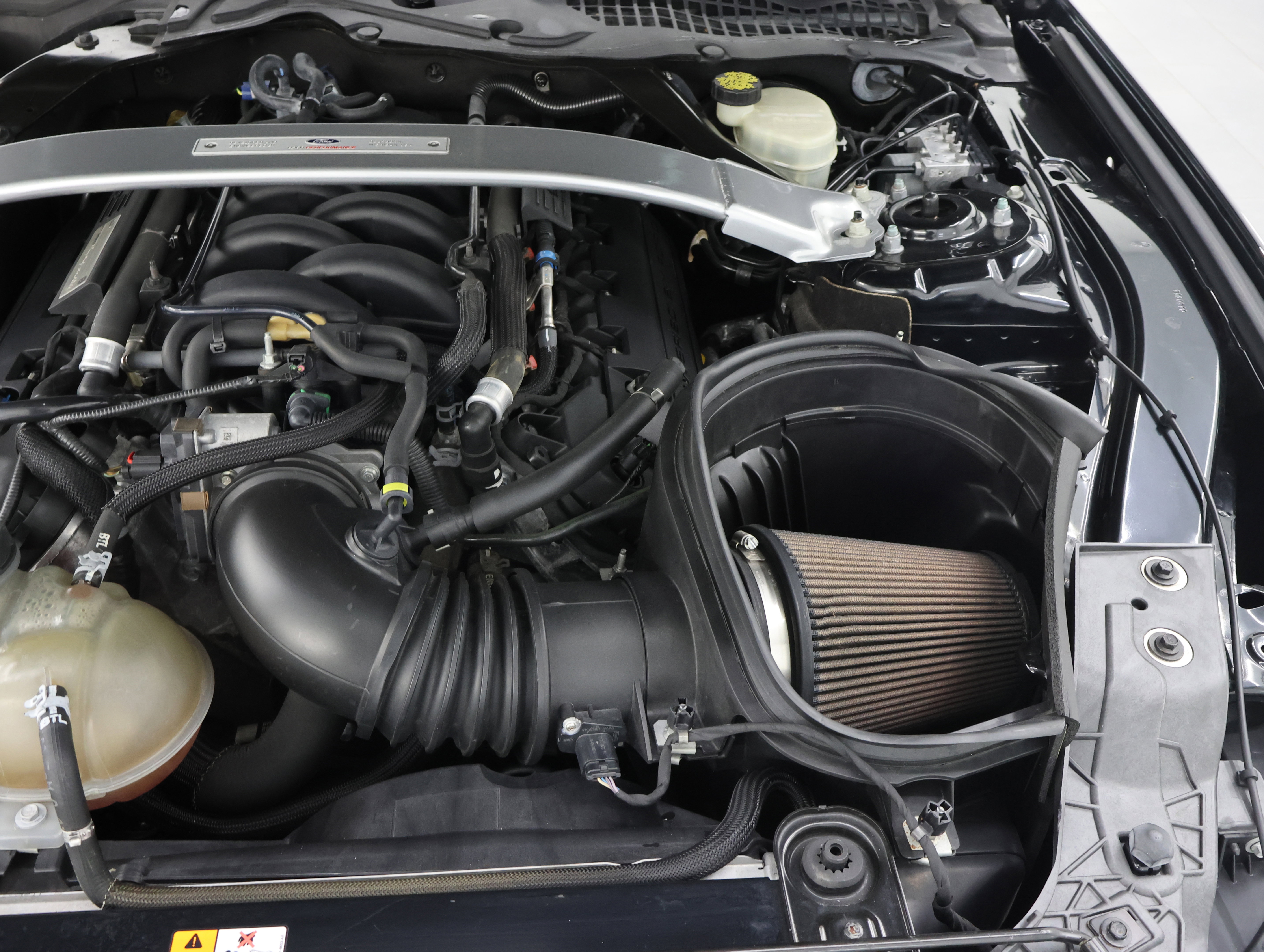 Used 2016 Ford Mustang Shelby GT350R w/ GT350R Equipment Group 920A RWD image 14