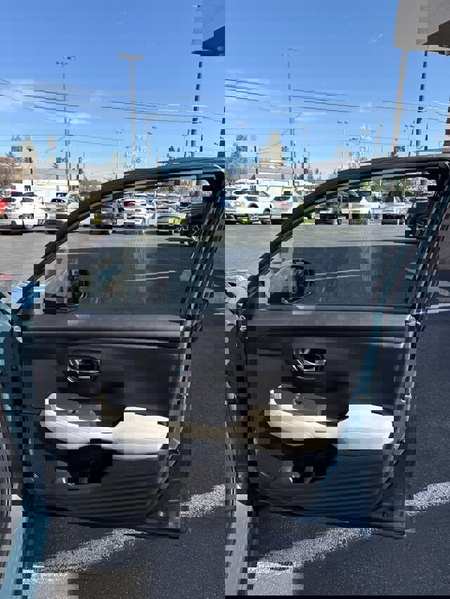 Used 2023 Honda HR-V LX image 17