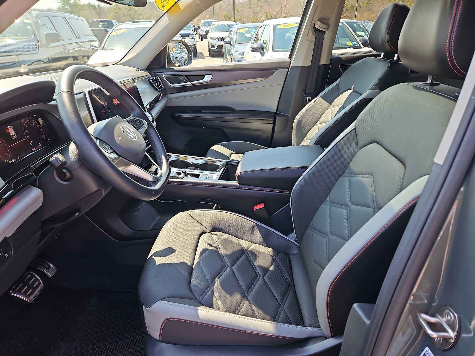 Used 2024 Volkswagen Atlas Peak Edition SE AWD/4WD image 17