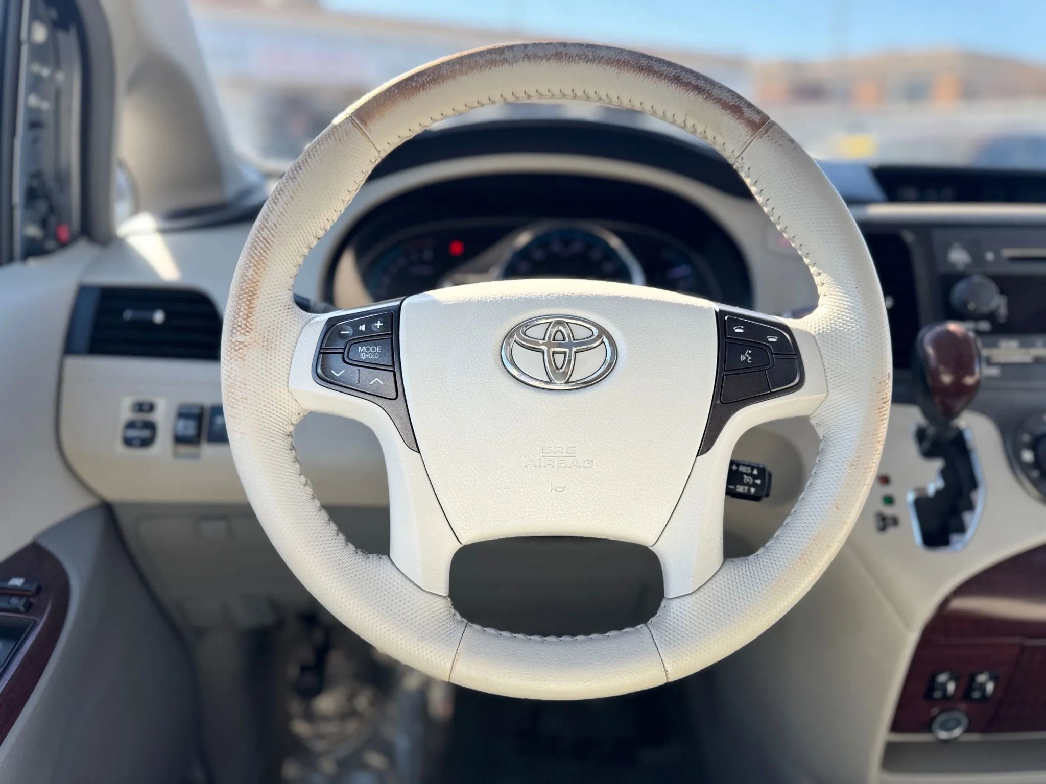 Used 2012 Toyota Sienna XLE image 17