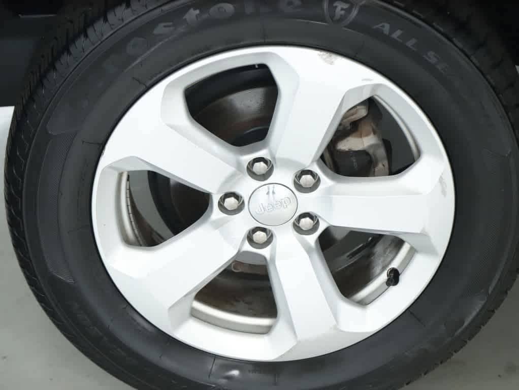 Used 2017 Jeep Compass Latitude w/ Popular Equipment Group AWD/4WD image 12