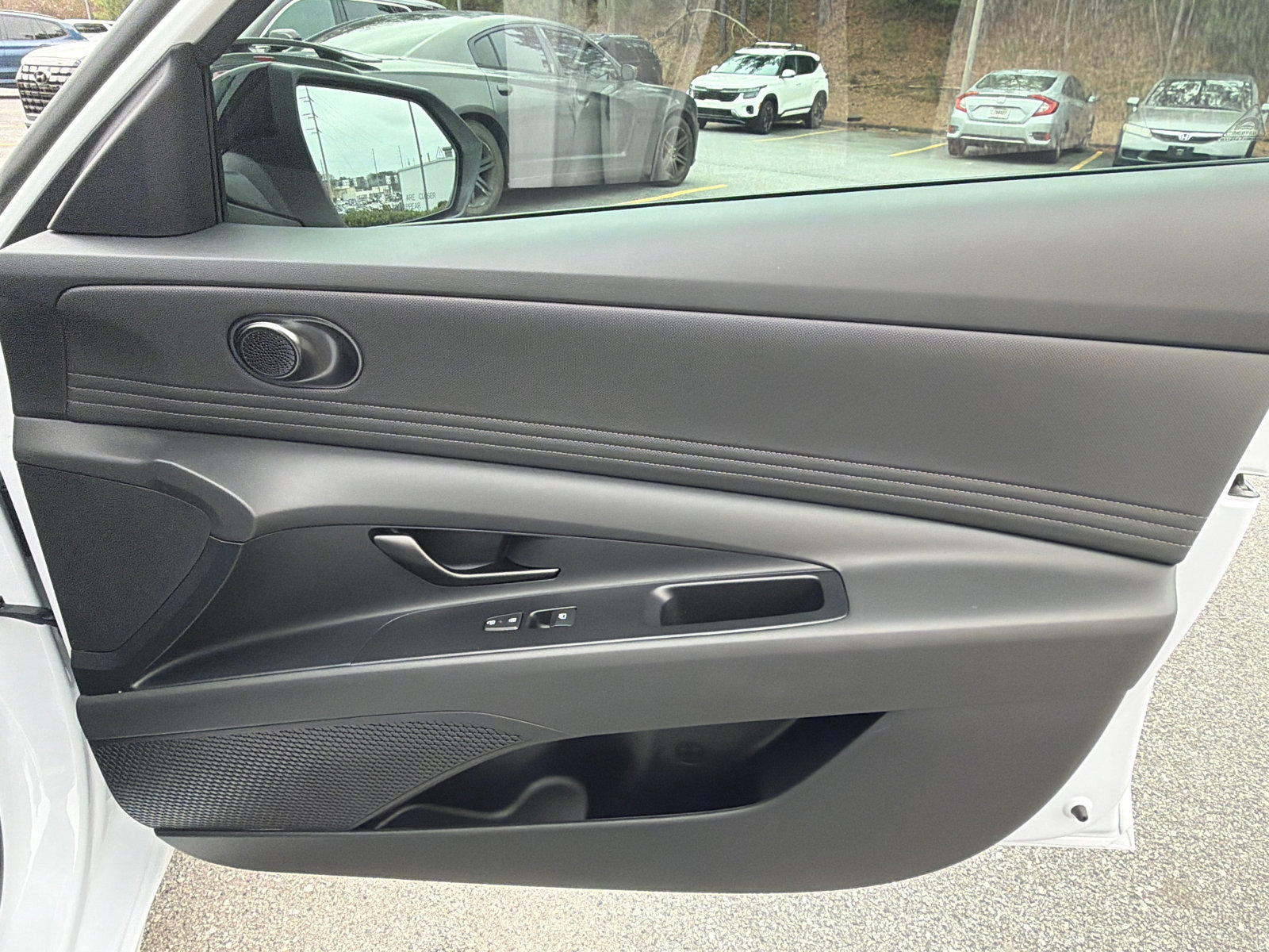 Certified 2025 Hyundai Elantra SEL FWD image 14