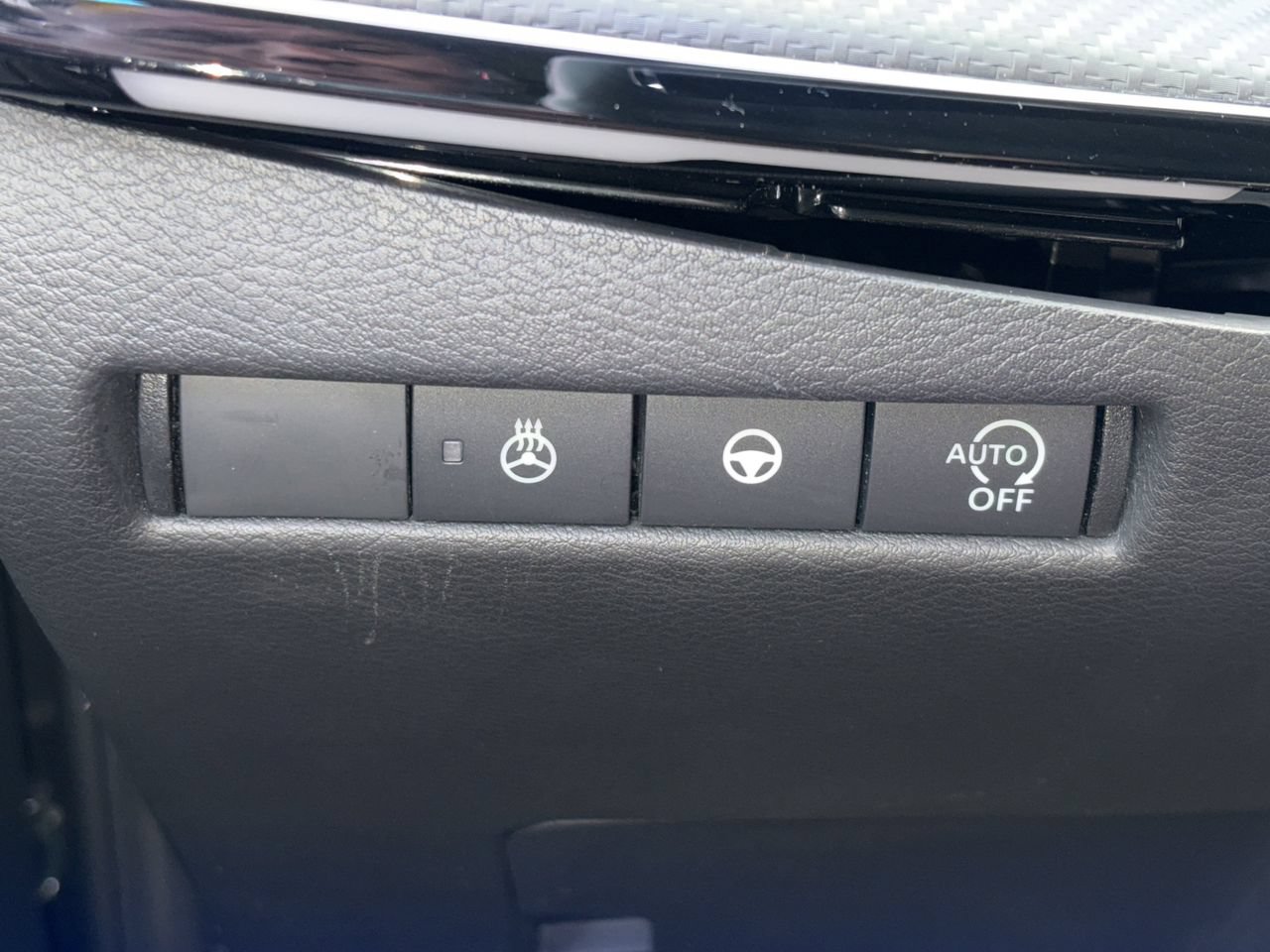Certified 2025 Nissan Kicks SR w/ SR Premium Package FWD image 31