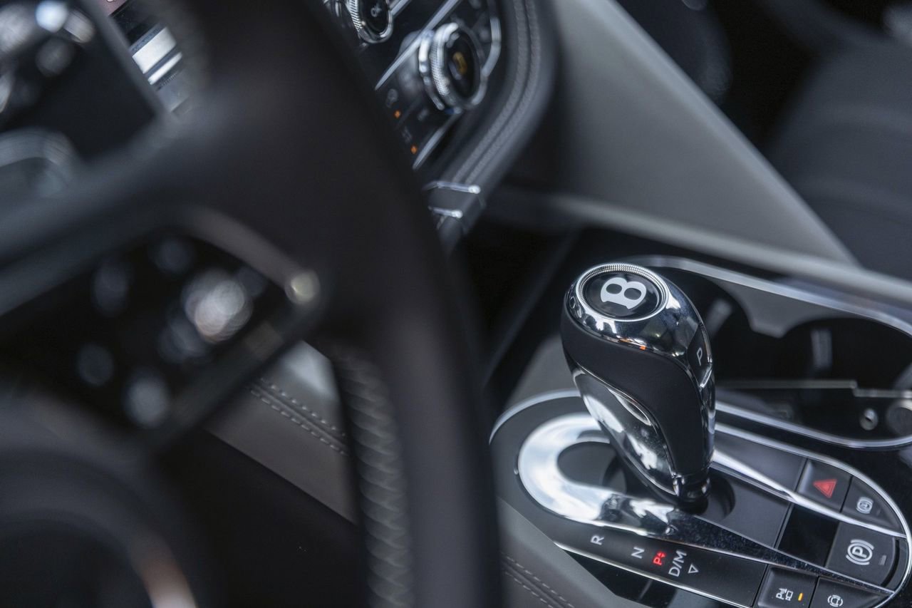 Used 2025 Bentley Bentayga AWD/4WD image 27