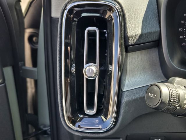 Certified 2024 Volvo XC40 B5 Core AWD/4WD image 22